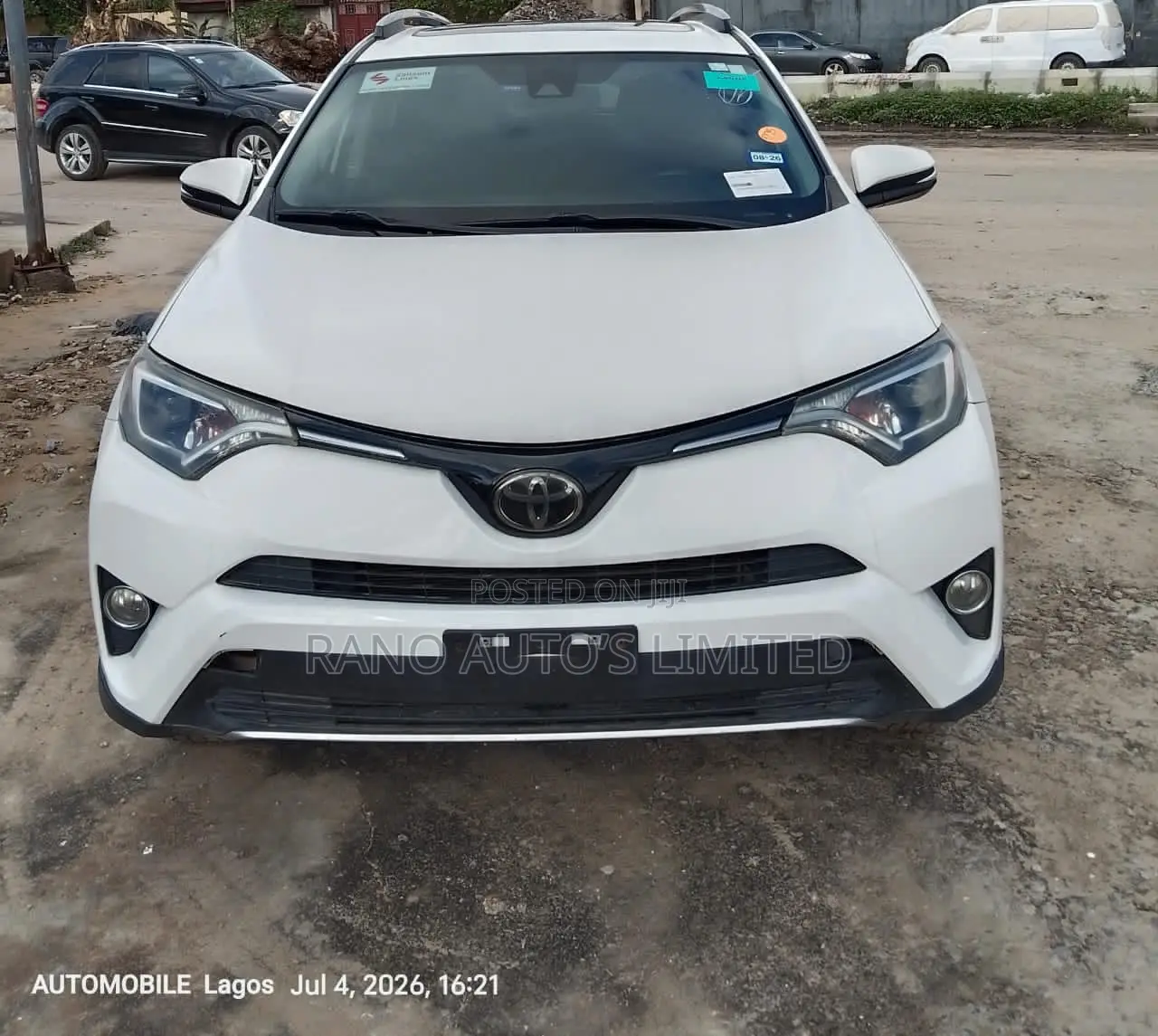 Toyota RAV4 XLE 4dr SUV (2.5L 4cyl 6A) 2018 White