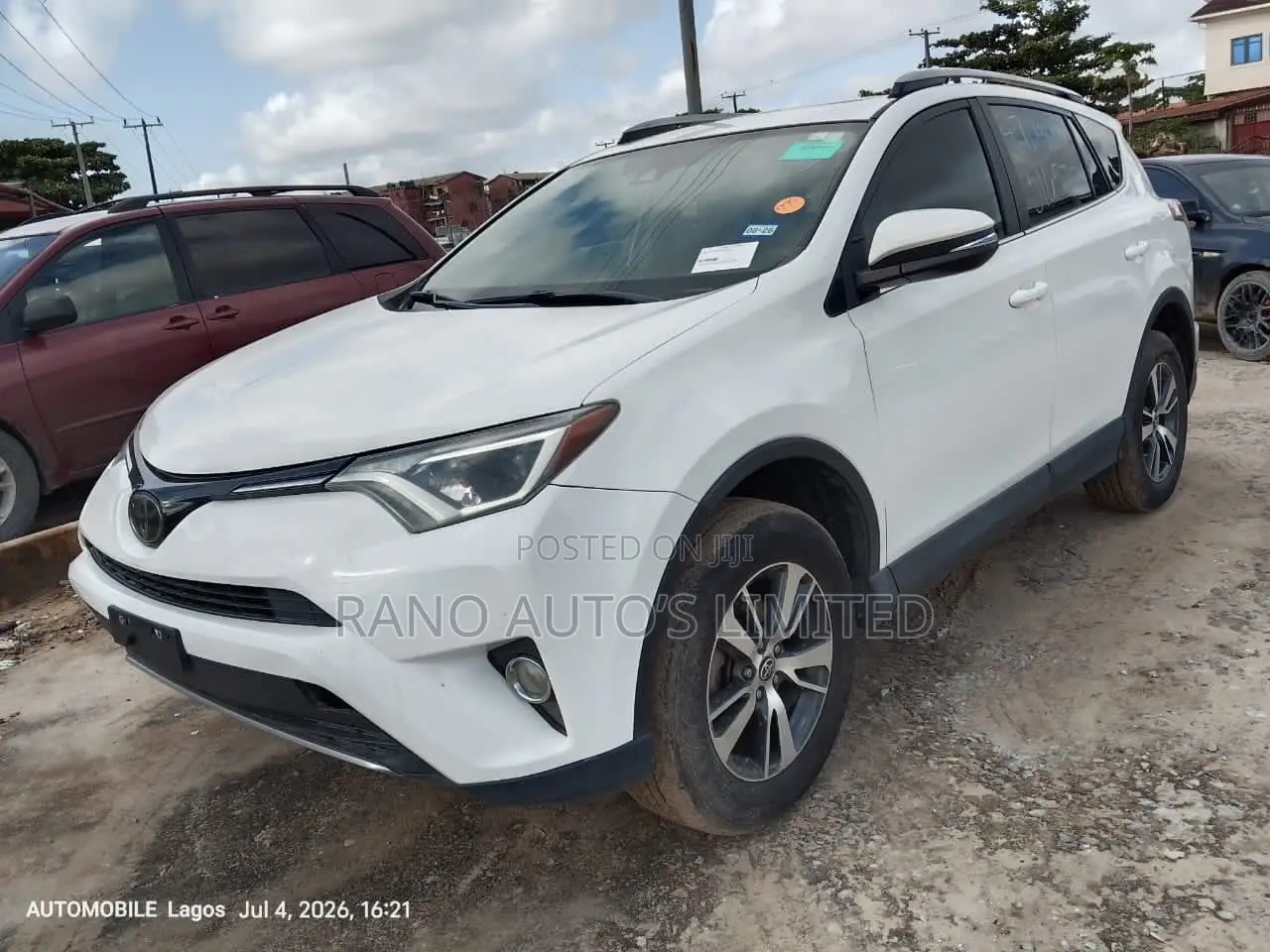 Toyota RAV4 XLE 4dr SUV (2.5L 4cyl 6A) 2018 White
