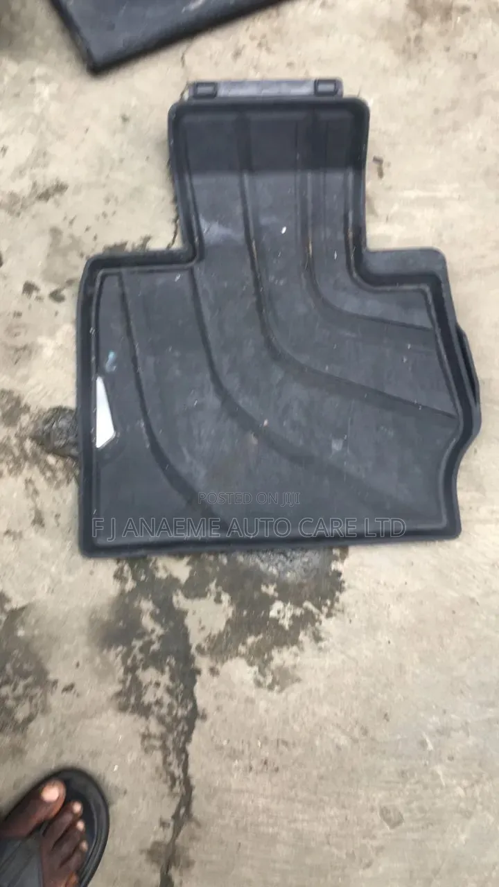 Range Rover Footmat Rubber Carpet Follow Come Factory Fitted