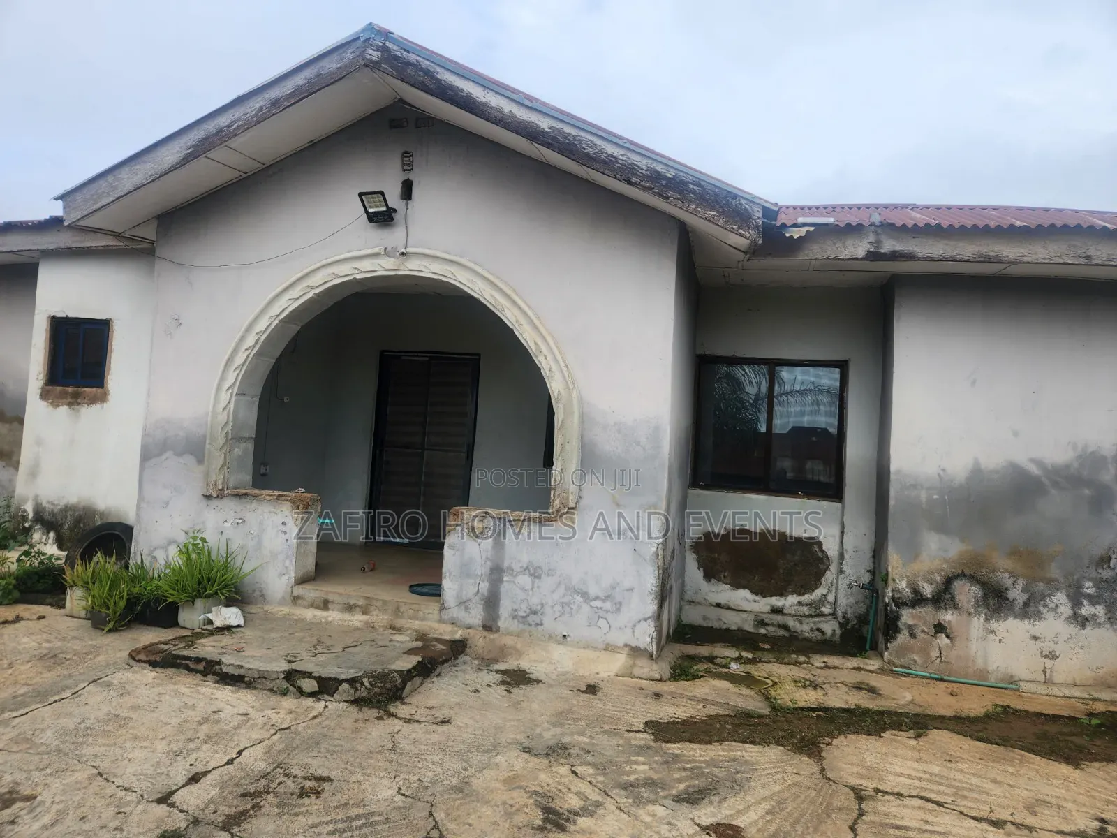 5bdrm Bungalow in Odo Oba Area Near for sale