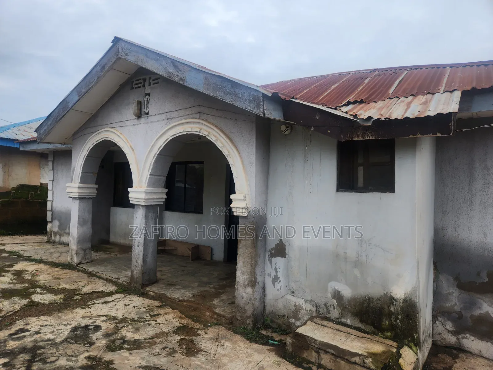 5bdrm Bungalow in Odo Oba Area Near for sale