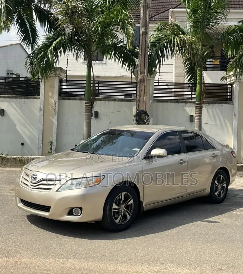 Toyota Camry 2008 Gold