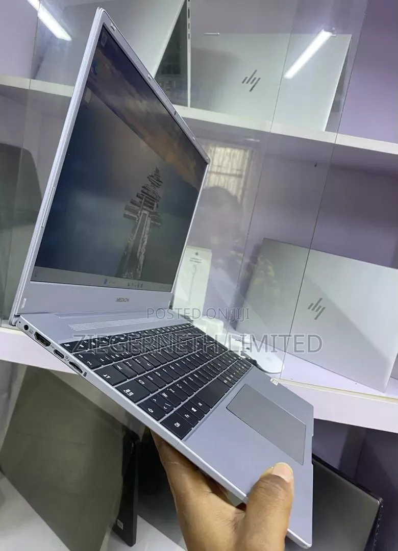Laptop 8GB AMD Ryzen 5 SSD 128GB