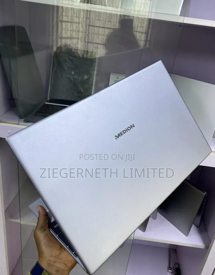 Laptop 8GB AMD Ryzen 5 SSD 128GB