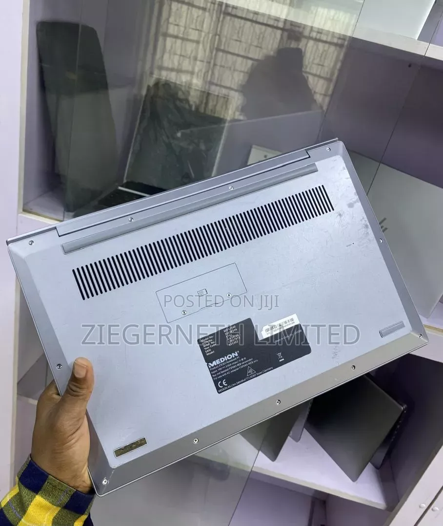 Laptop 8GB AMD Ryzen 5 SSD 128GB