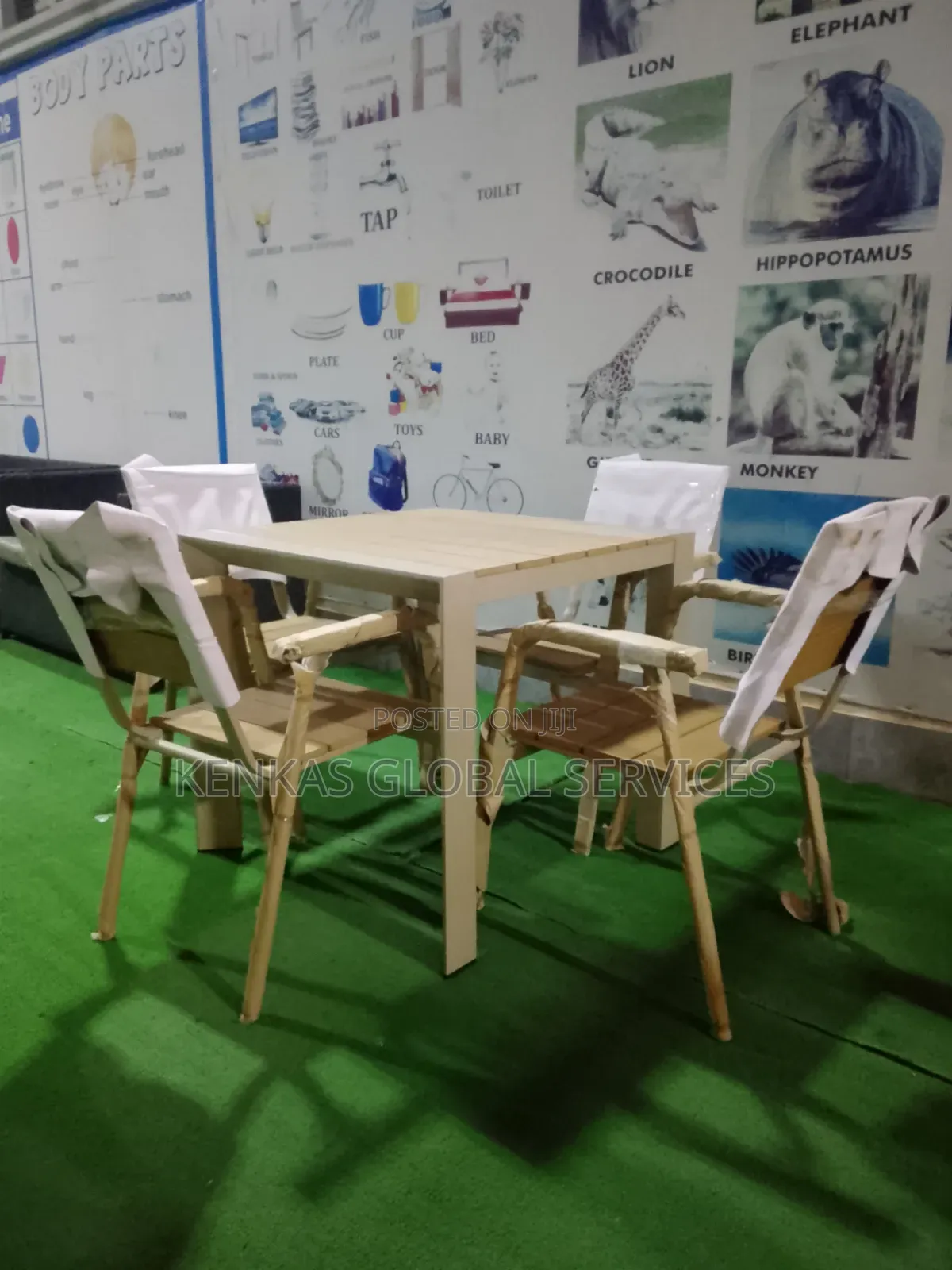 Outdoor Set of 4 Chairs and 1 Table