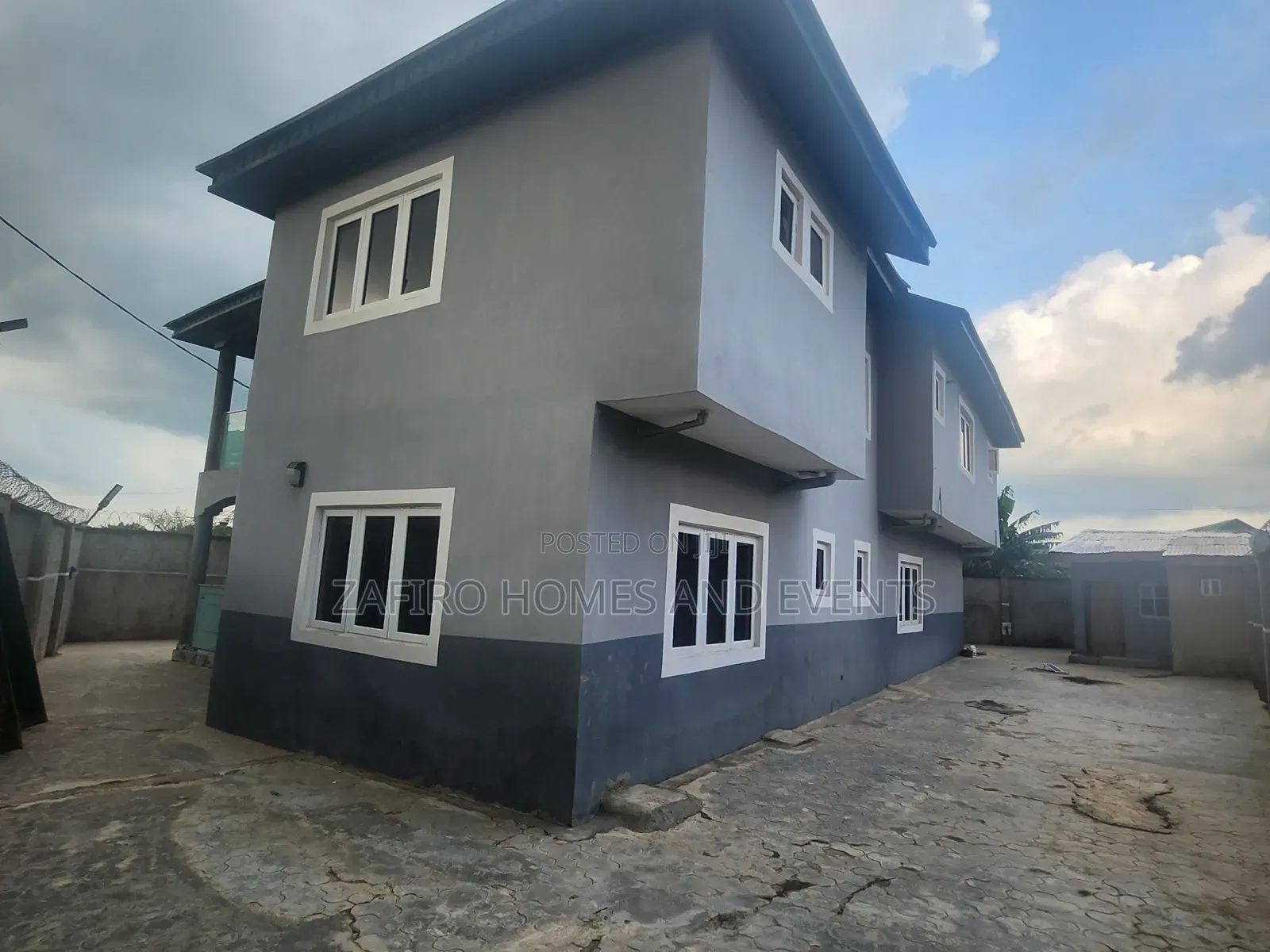 5bdrm Duplex in At Idiomo Barack, Moniya for sale