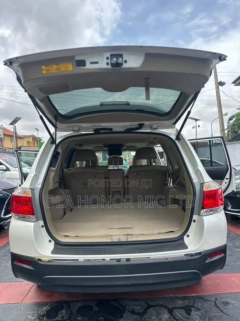 Toyota Highlander Limited 2011 White