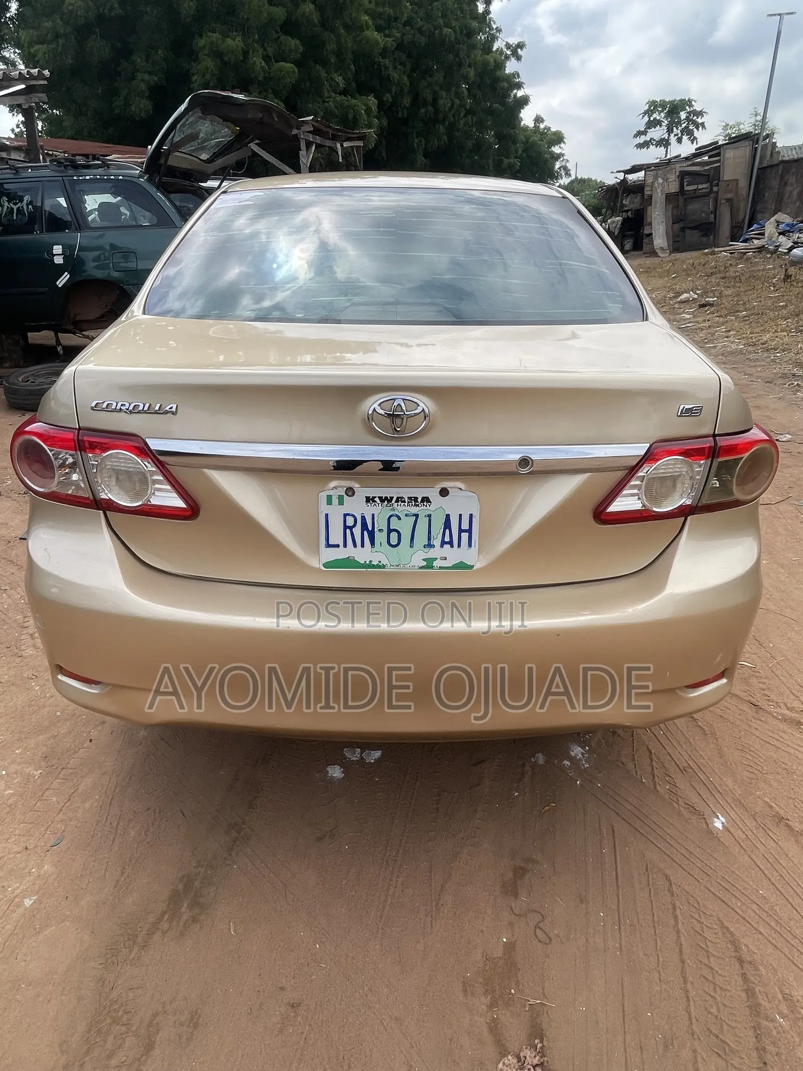 Toyota Corolla 2012 Gold