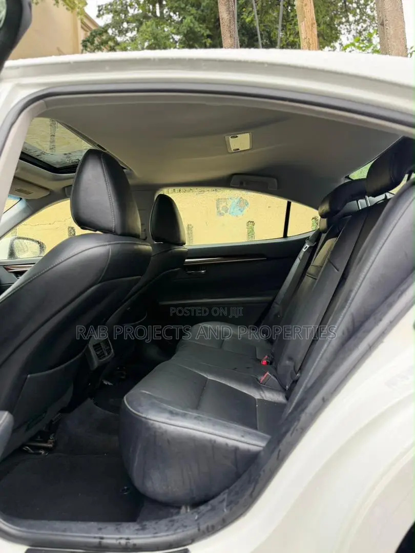 Lexus ES 350 FWD 2013 White