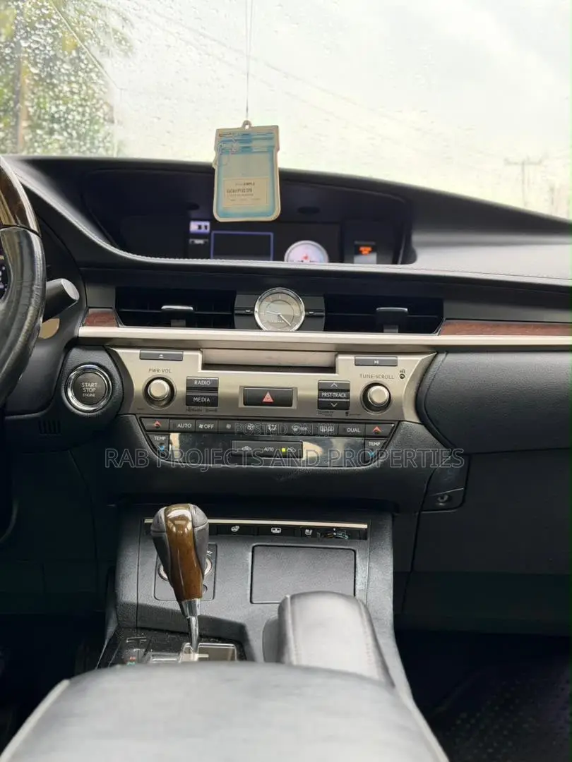 Lexus ES 350 FWD 2013 White