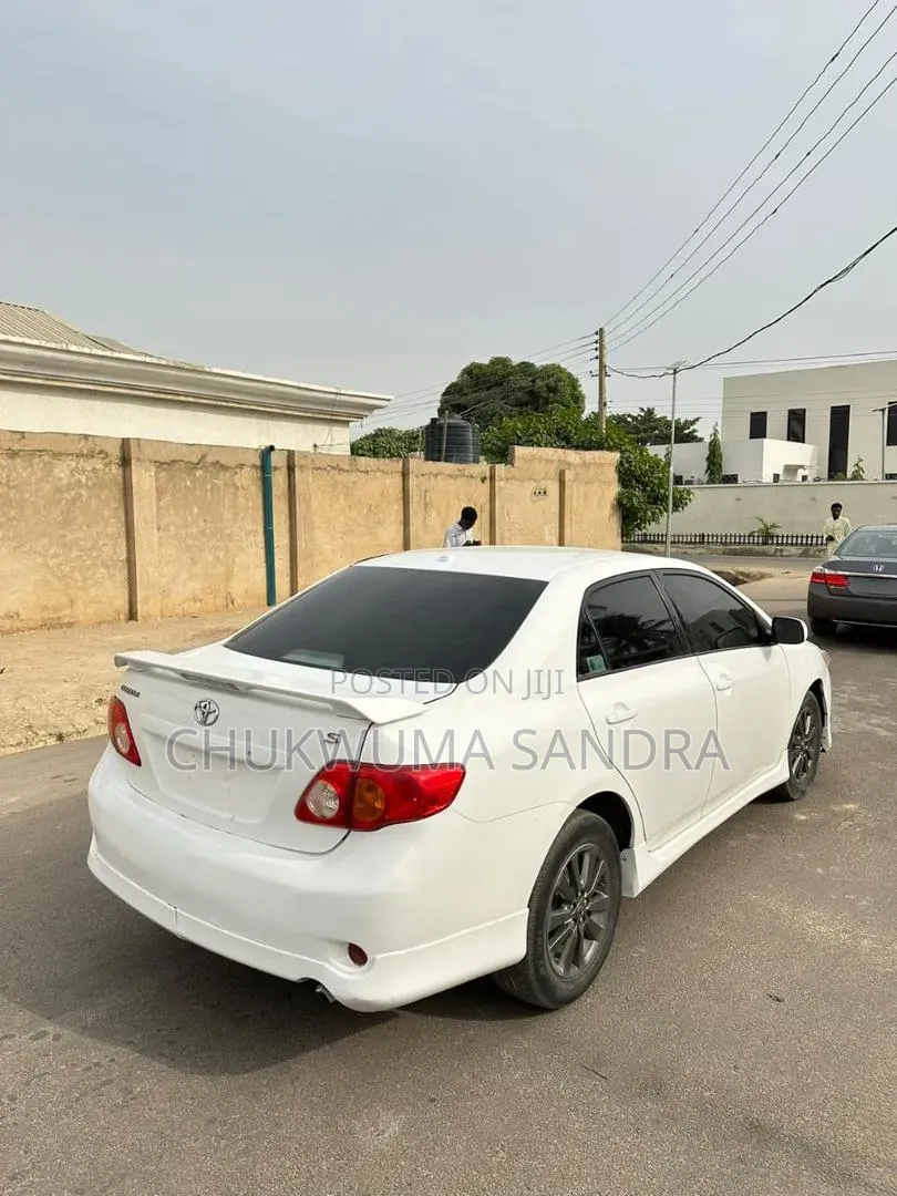 Toyota Corolla 2010 White