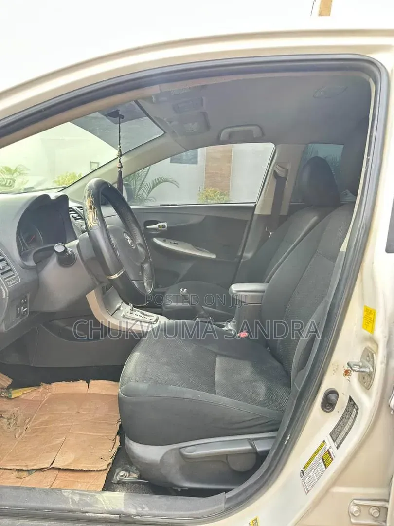 Toyota Corolla 2010 White