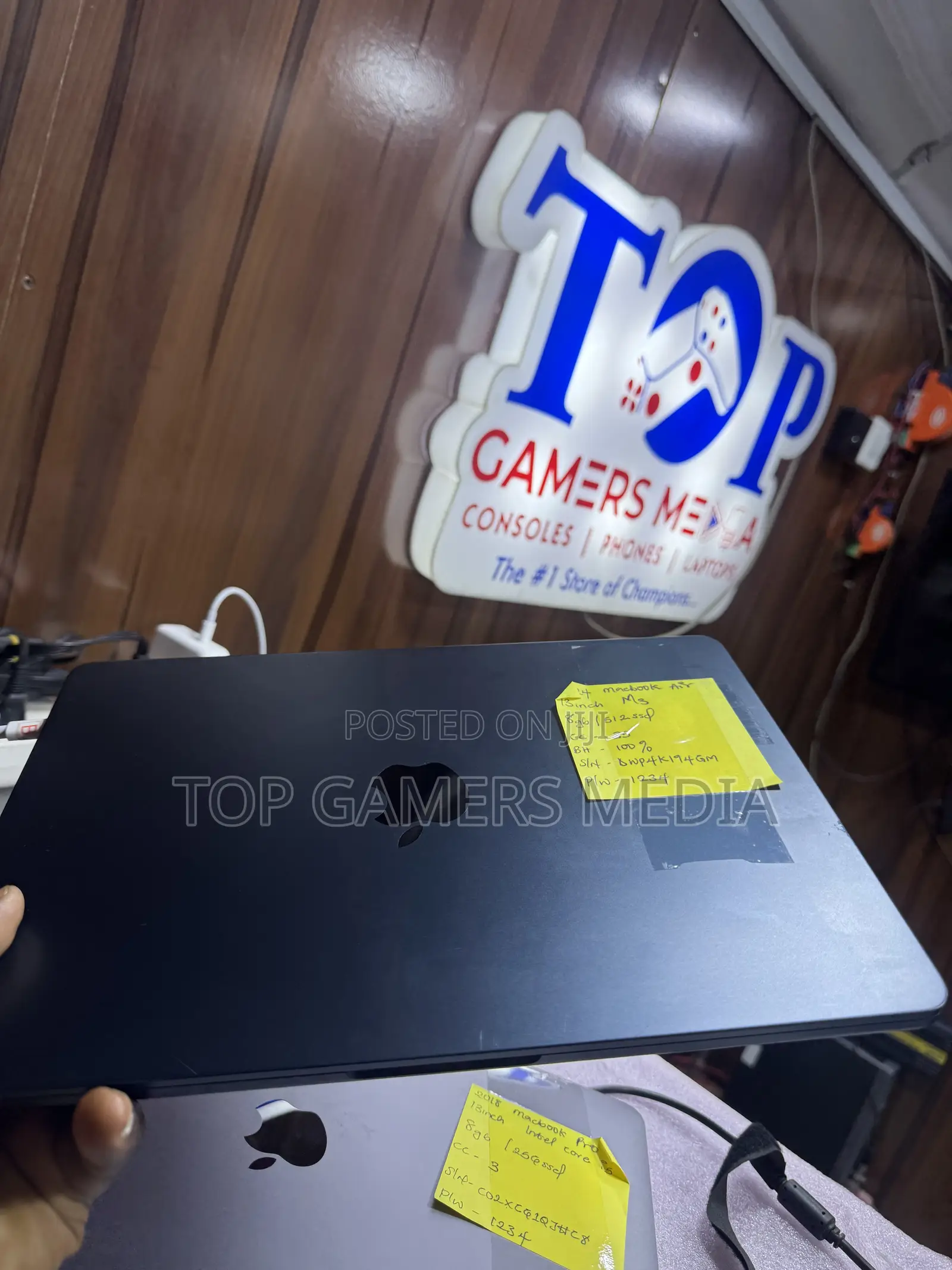 Laptop Apple MacBook Air 2024 M3 8GB Apple M3 SSD 512GB