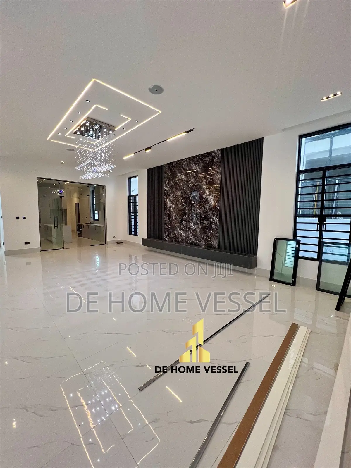 5bdrm Duplex in Chevron for sale
