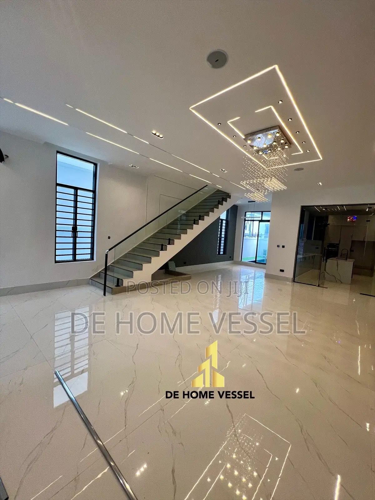5bdrm Duplex in Chevron for sale