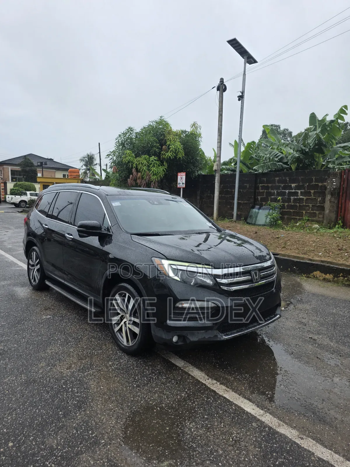 Honda Pilot Touring 4dr SUV 4WD (3.5L 6cyl 9A) 2016 Black