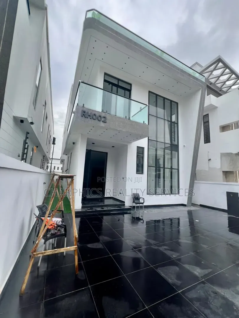 5bdrm Duplex in Chevron for sale