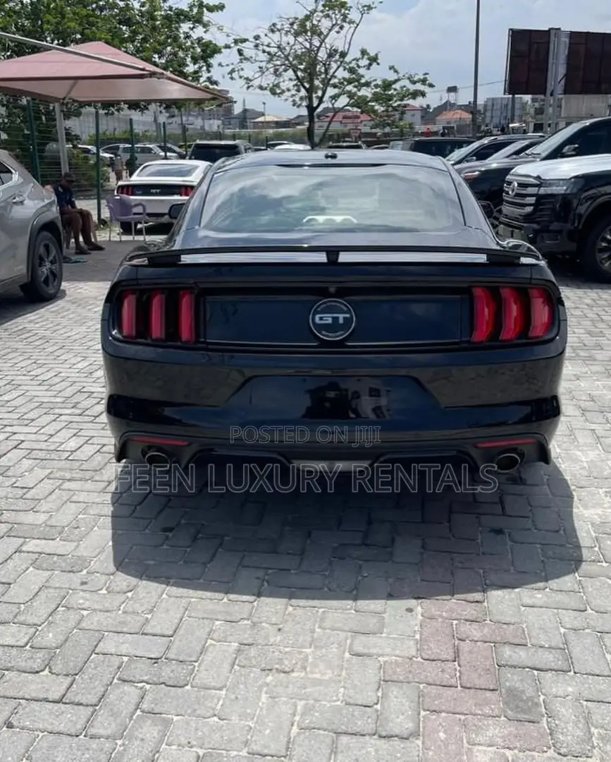 Black Ford Mustang Gt for Rent