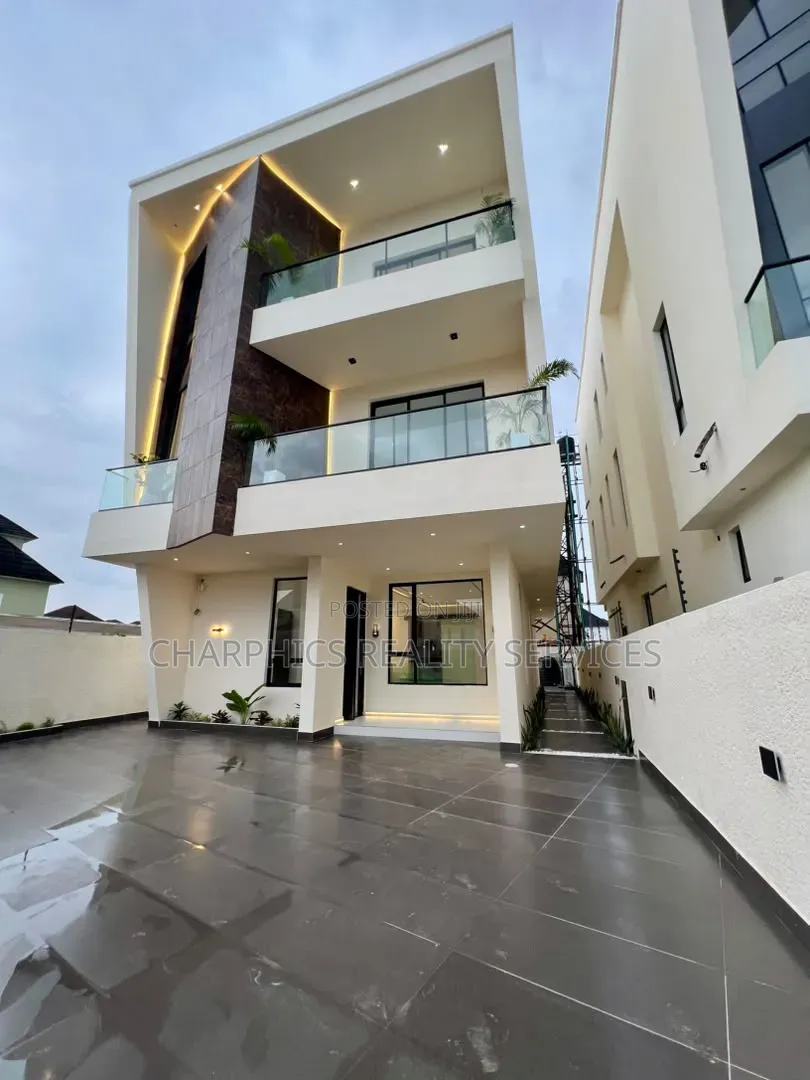 5bdrm Duplex in Lekki Phase 2 for sale