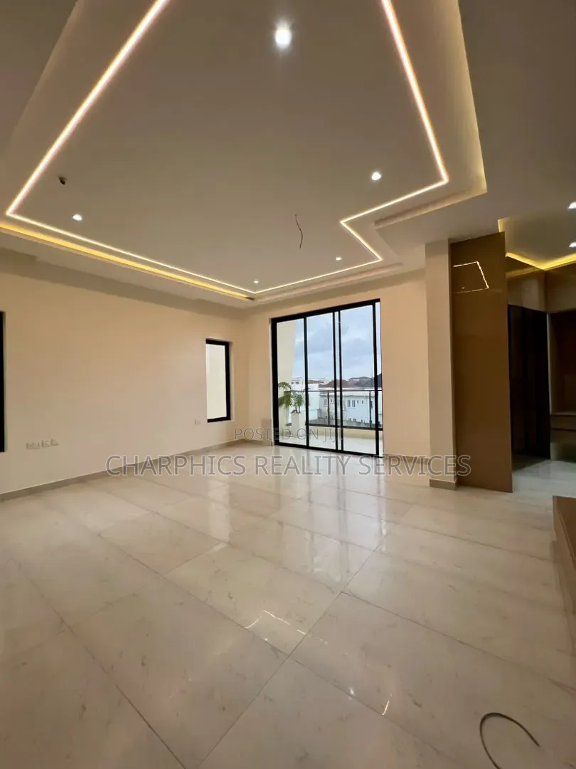5bdrm Duplex in Lekki Phase 2 for sale