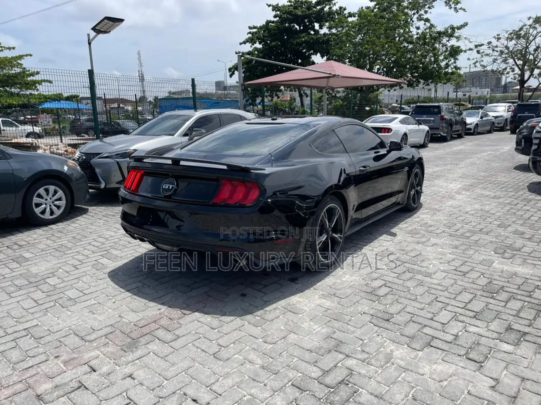 Black Ford Mustang Gt for Rent