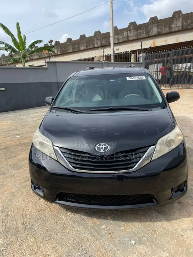 Toyota Sienna 2011 Black