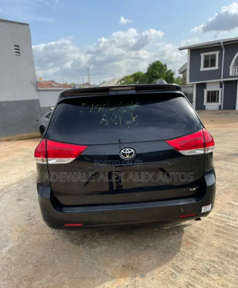 Toyota Sienna 2011 Black