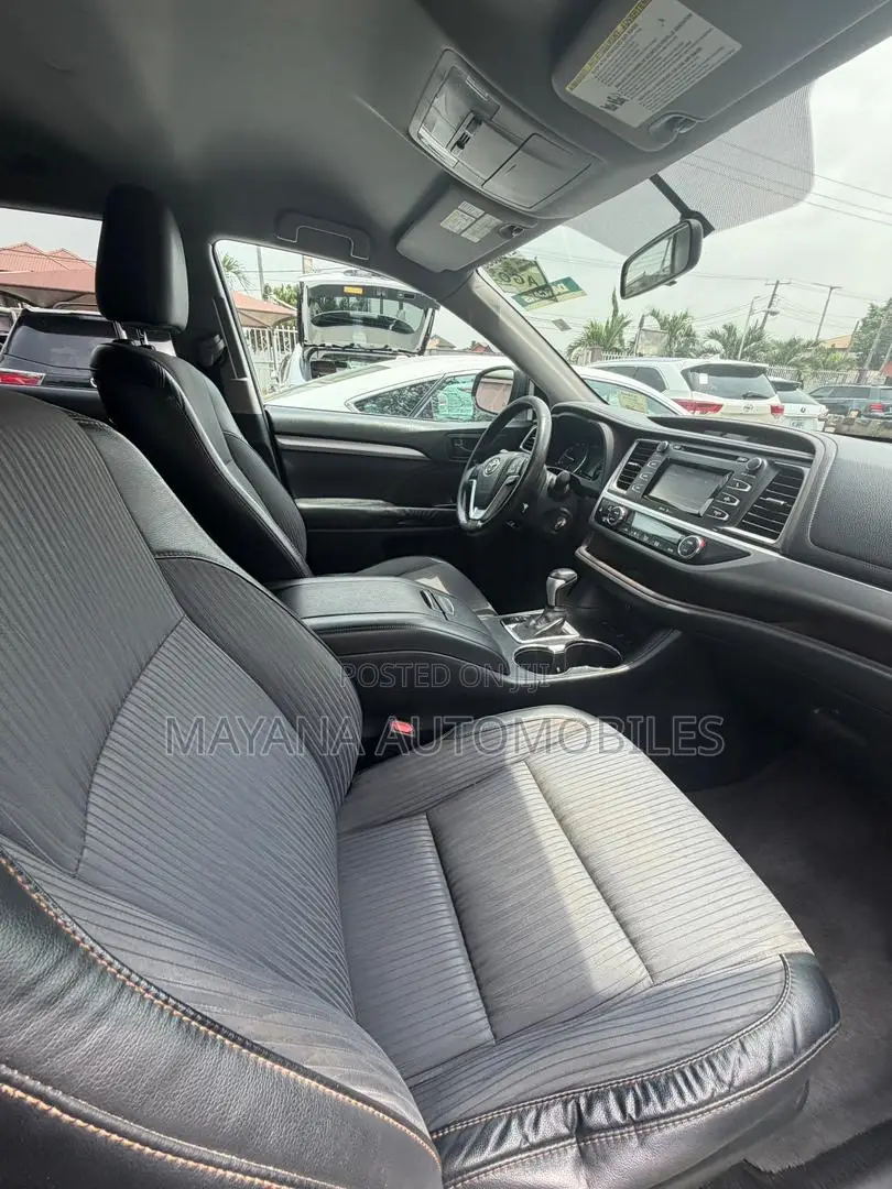 Toyota Highlander LE 4dr SUV AWD (3.5L 6cyl 6A) 2014 Gray