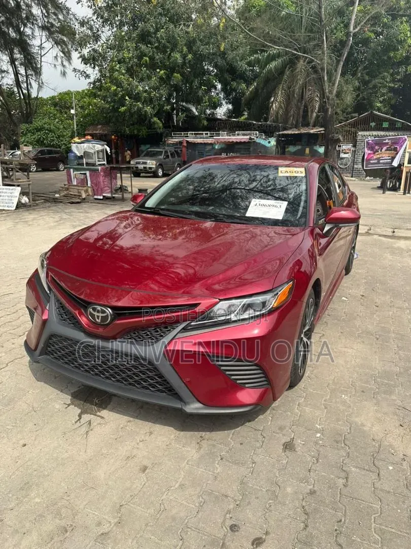 Toyota Camry 2018 Red