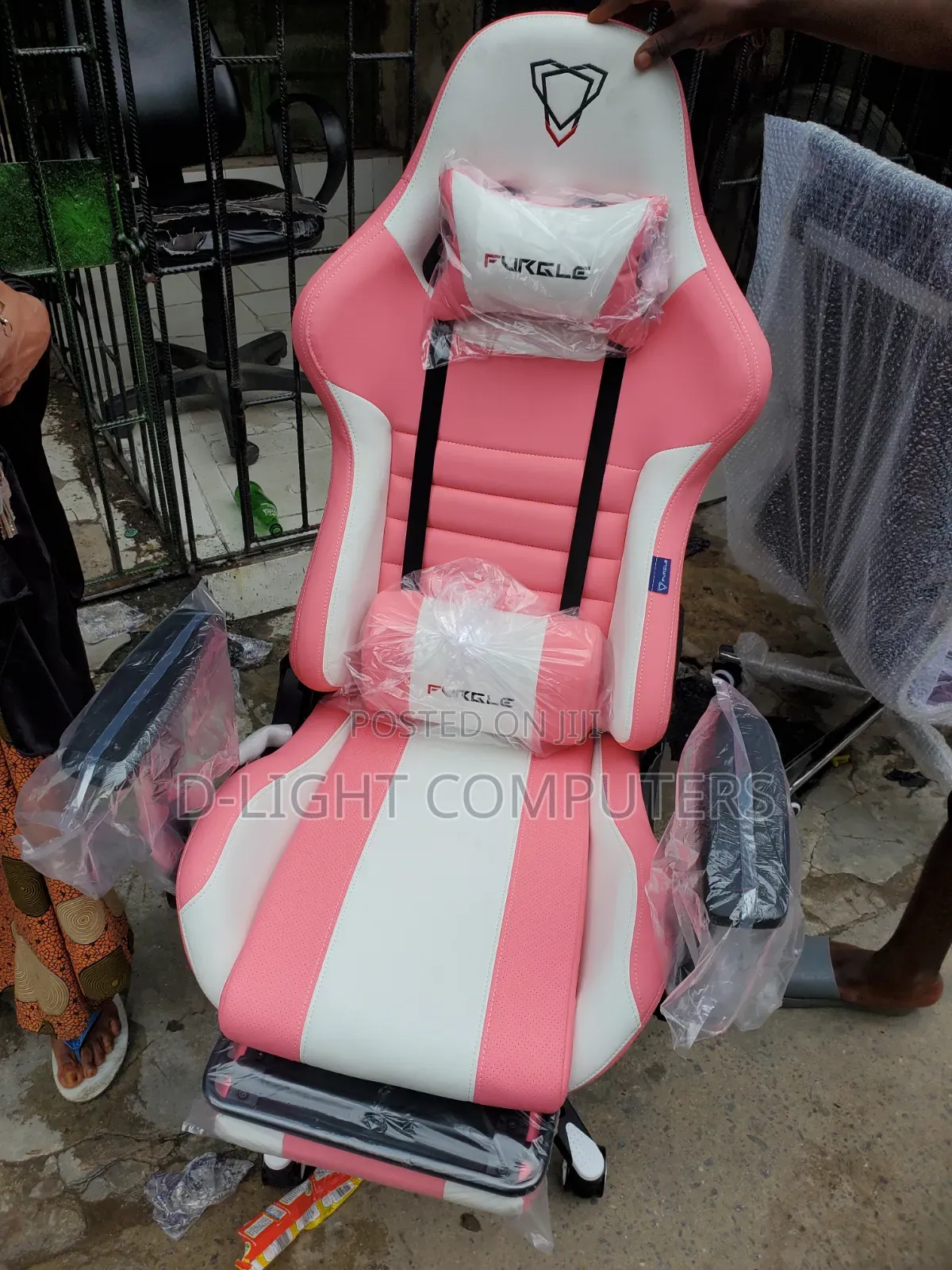 Furgle Pro Executive Gaming Chair With Footrest