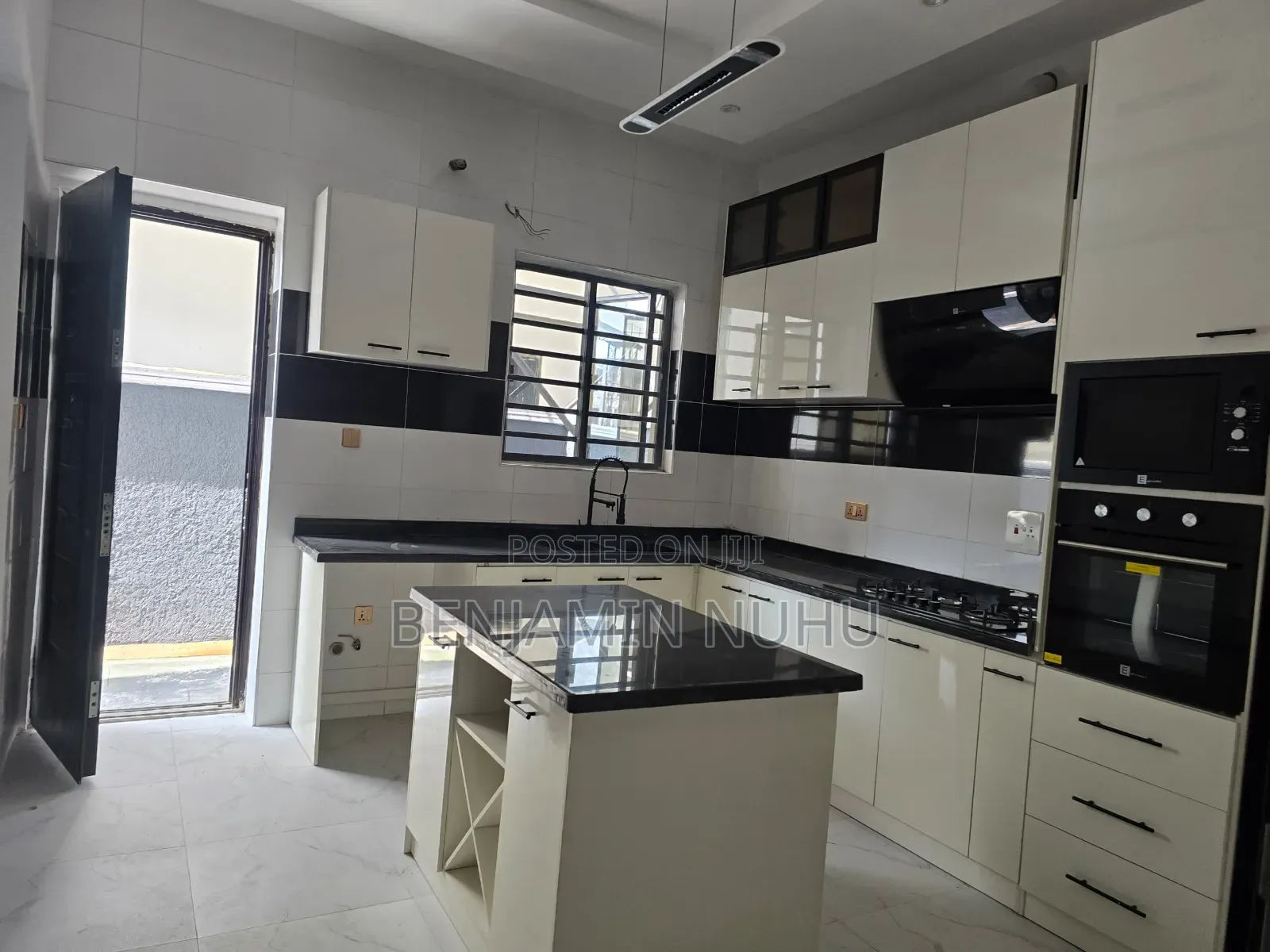 4bdrm Duplex in Sunshine Estate, Off Lekki-Epe Expressway for sale