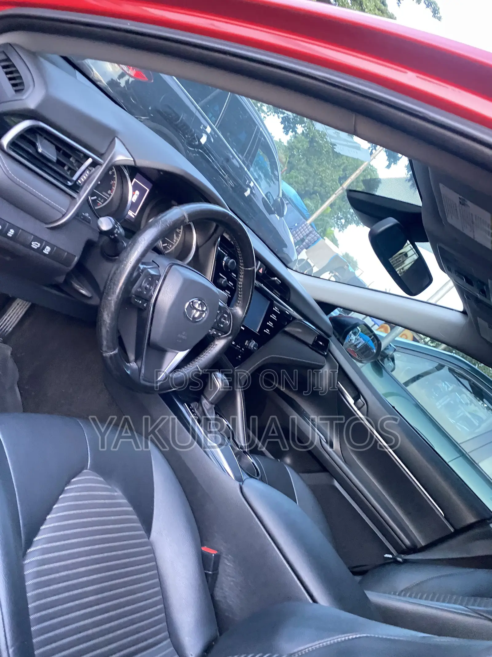 Toyota Camry SE FWD (2.5L 4cyl 8AM) 2018 Red