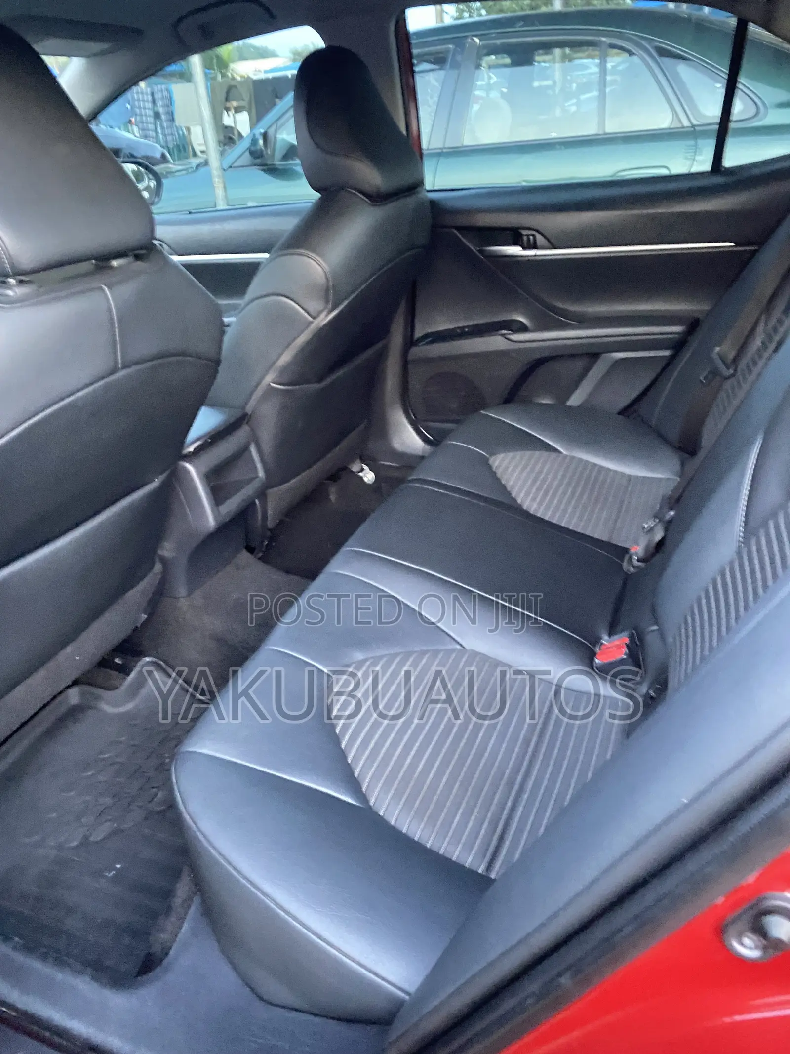 Toyota Camry SE FWD (2.5L 4cyl 8AM) 2018 Red