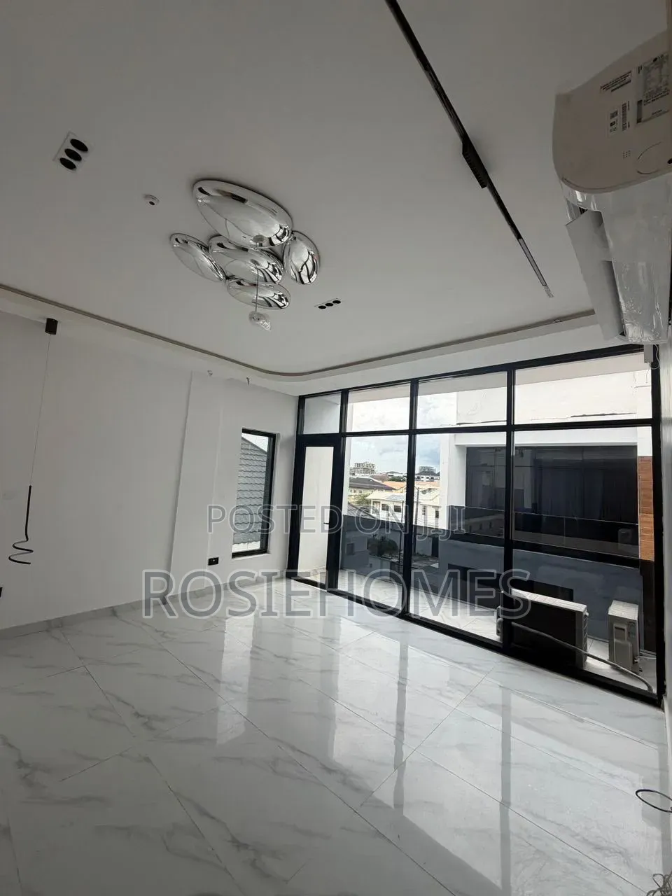 4bdrm Duplex in Lekki Phase 1 for rent