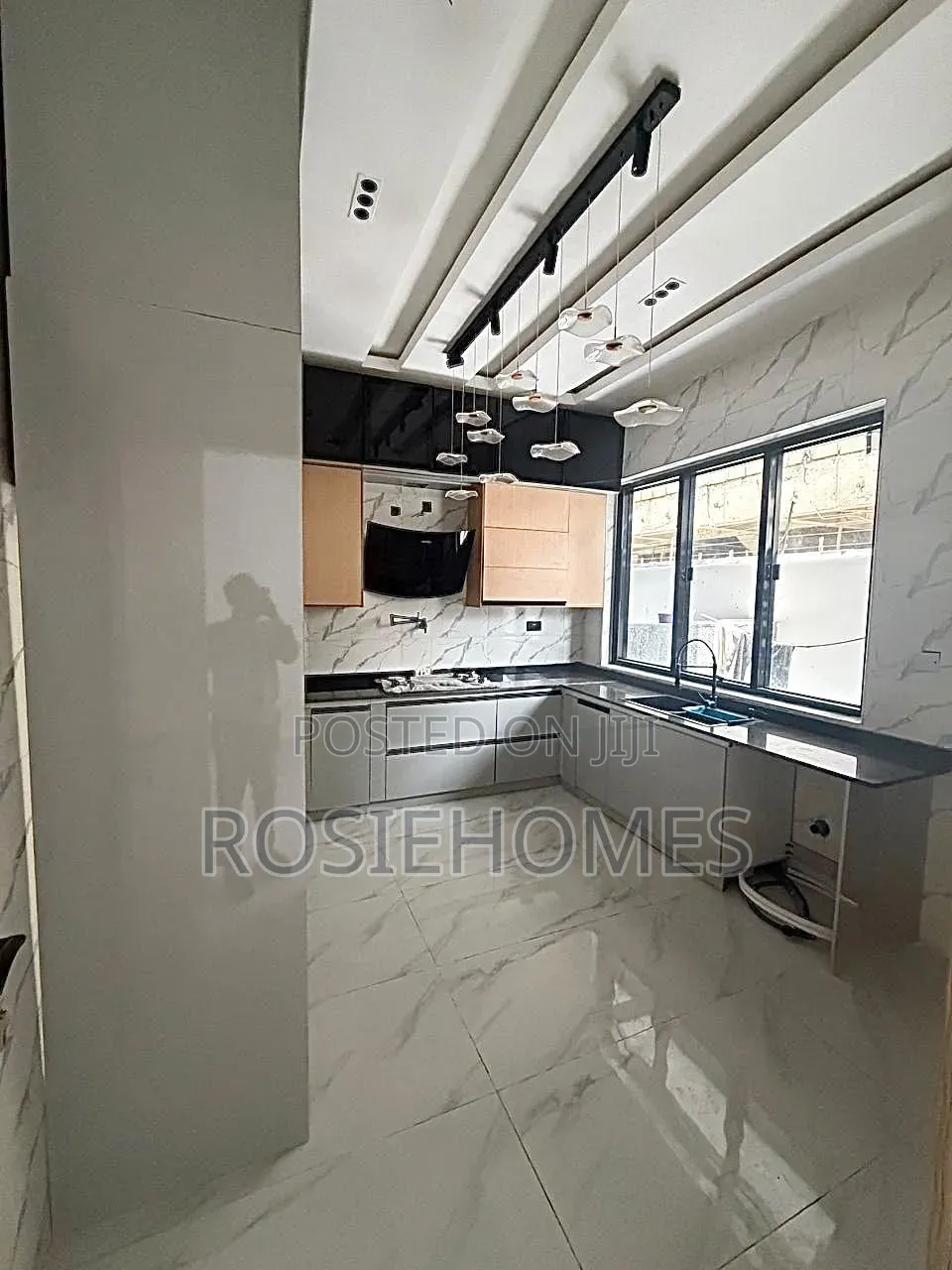 4bdrm Duplex in Lekki Phase 1 for rent