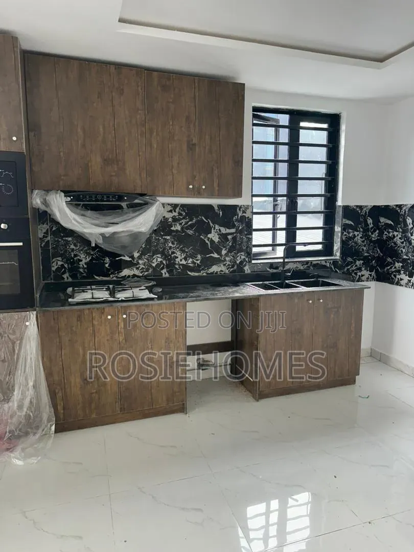 2bdrm Apartment in Chevron for rent