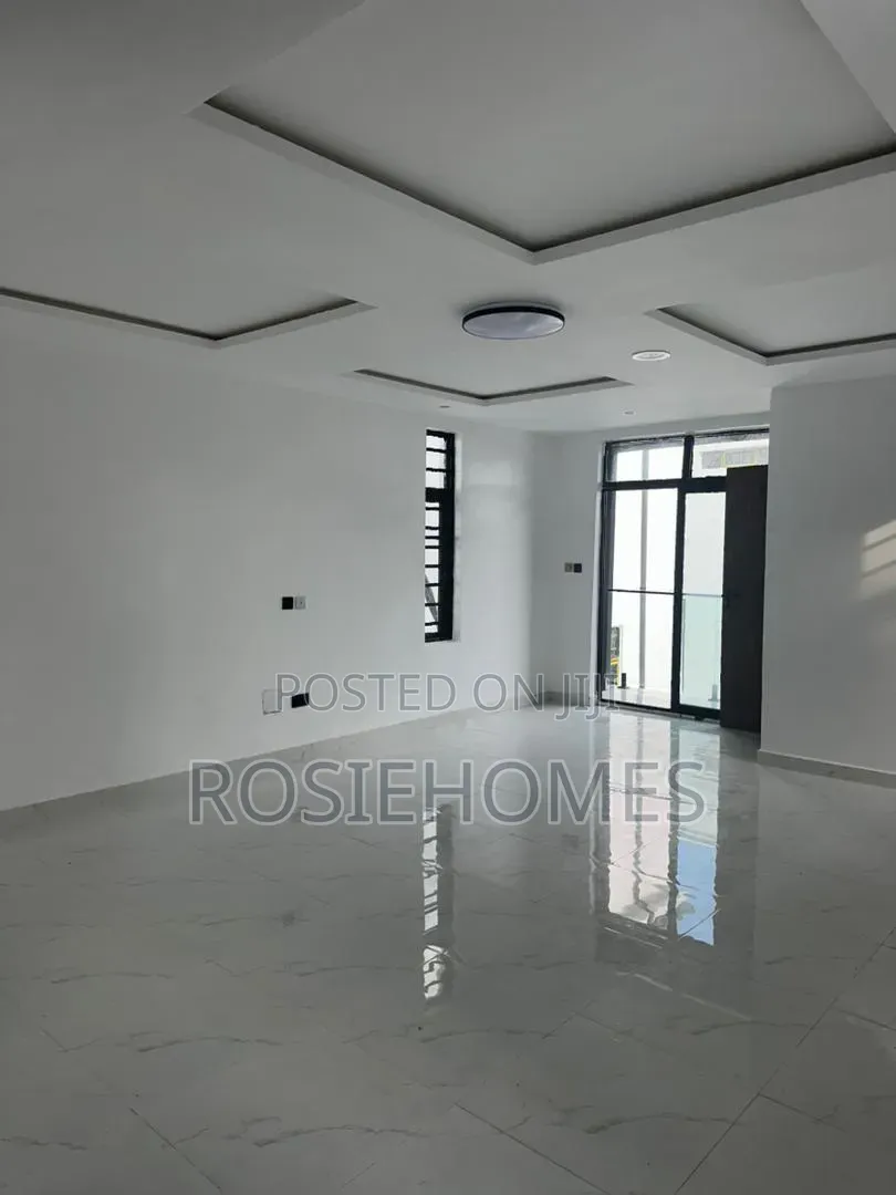 2bdrm Apartment in Chevron for rent