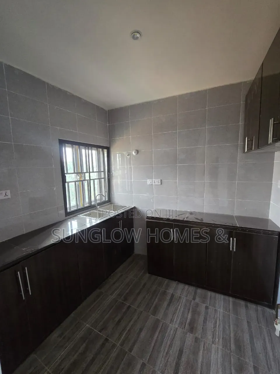 3bdrm Apartment in Katampe for sale