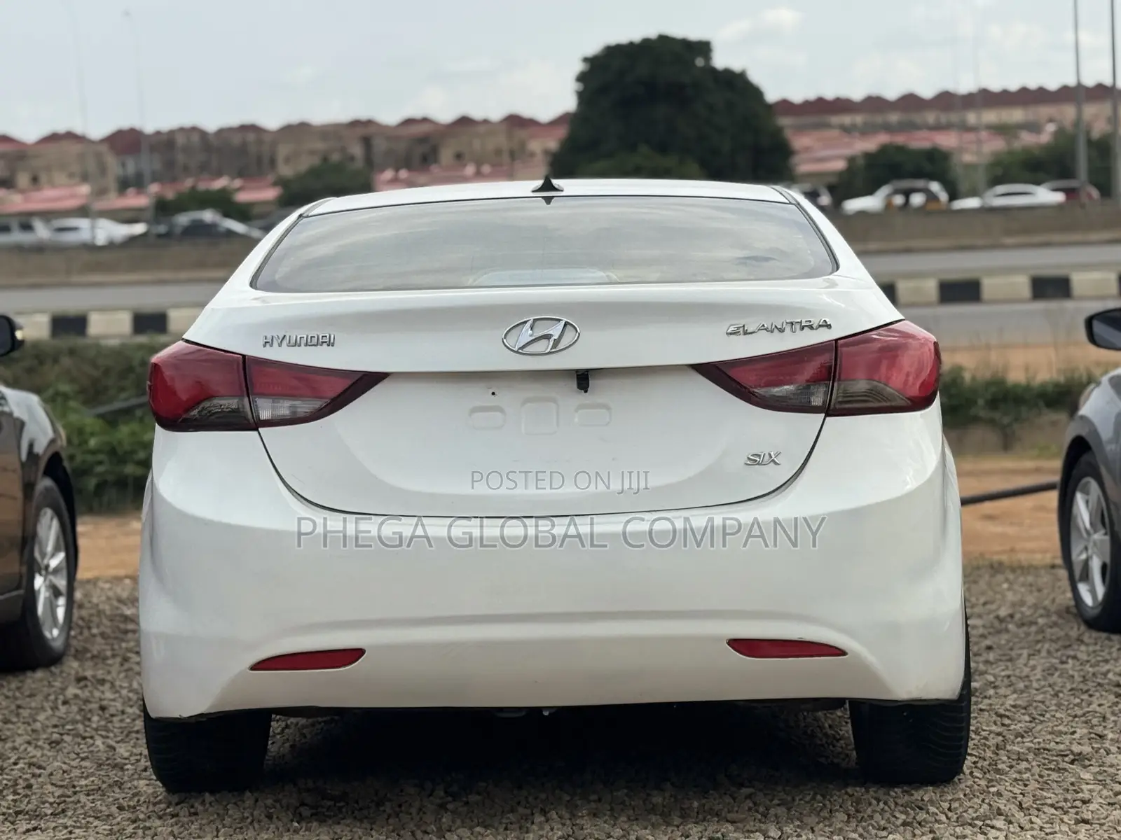 Hyundai Elantra Limited Sedan FWD (1.8L 4cyl 6A) 2013 White