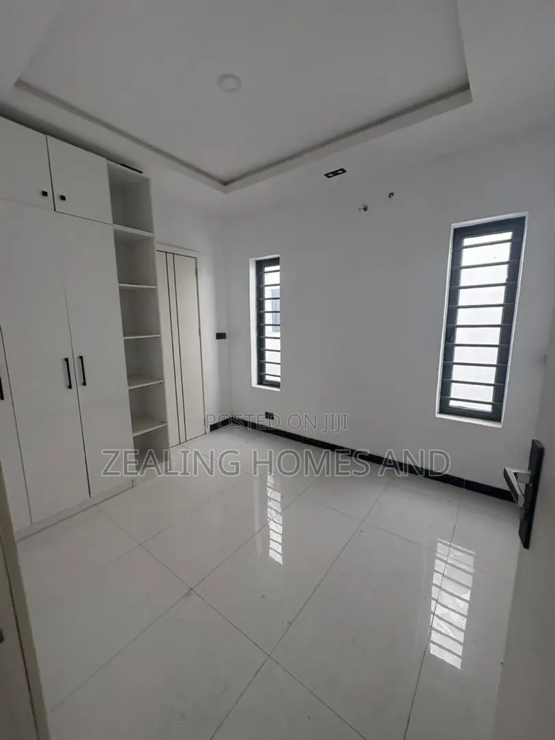 Furnished 4bdrm Duplex in Captain Court for rent