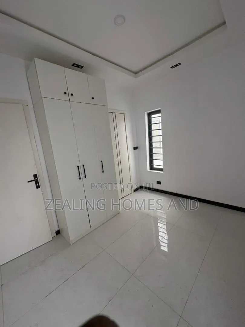 Furnished 4bdrm Duplex in Captain Court for rent