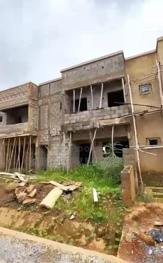 3bdrm Townhouse/Terrace in Palm Height Phase 5, Sabon Lugbe for sale