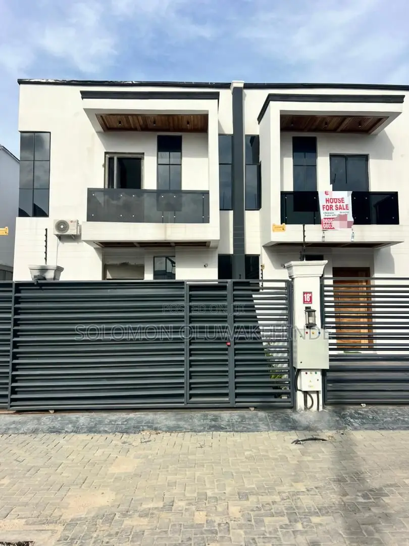 4bdrm Duplex in Chevron for sale