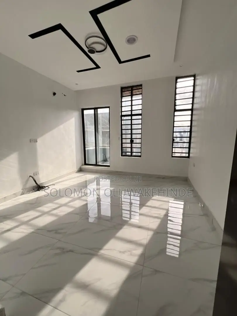 4bdrm Duplex in Chevron for sale
