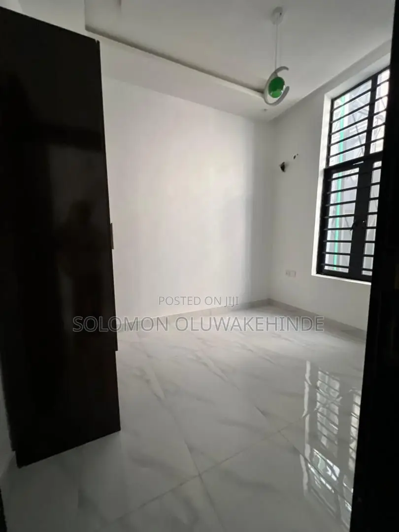 4bdrm Duplex in Chevron for sale