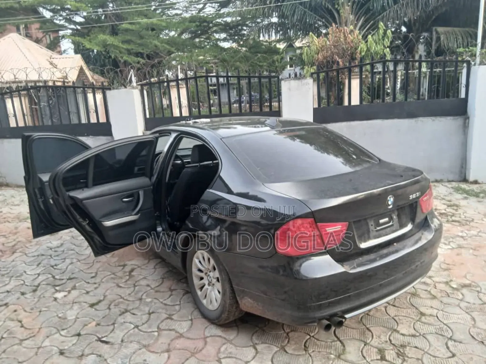 BMW 3 Series 323i RWD 2010 Black