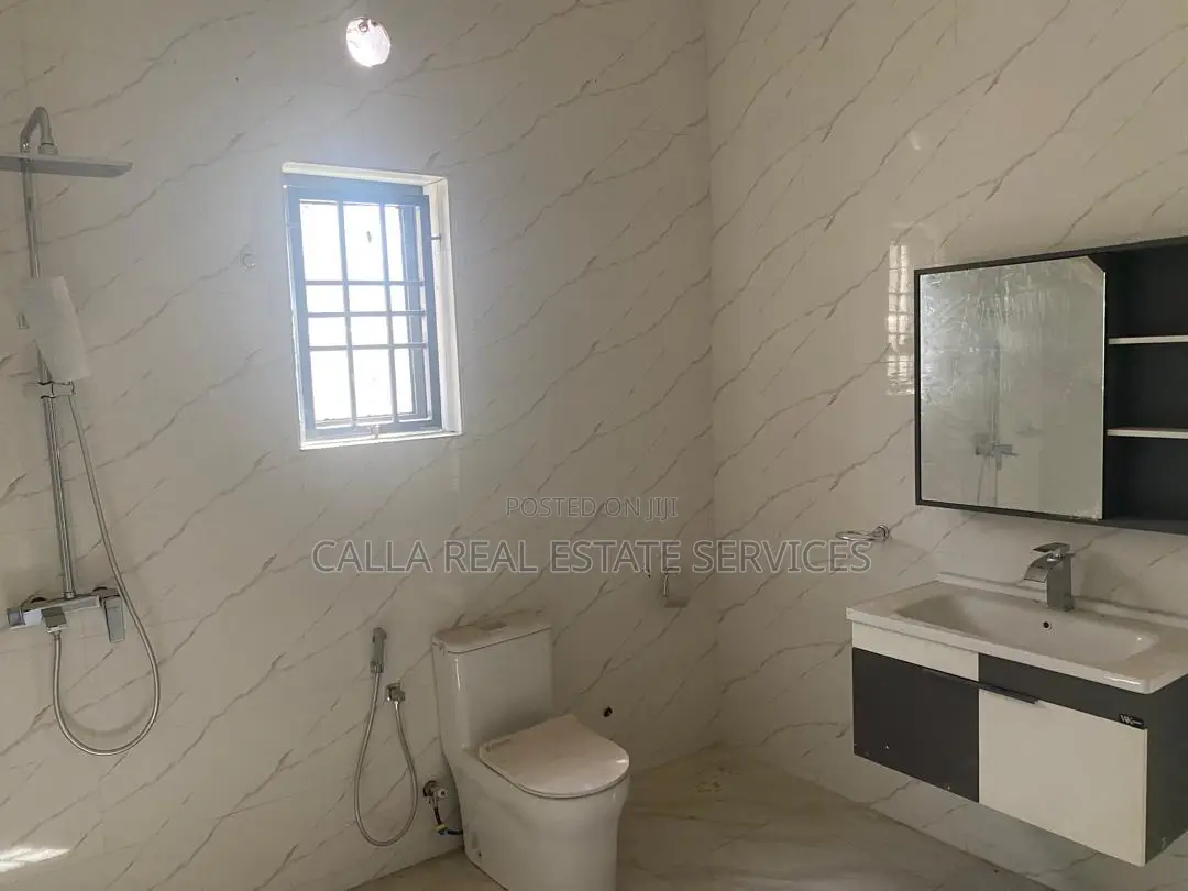 5bdrm Duplex in Dakibiyu for sale