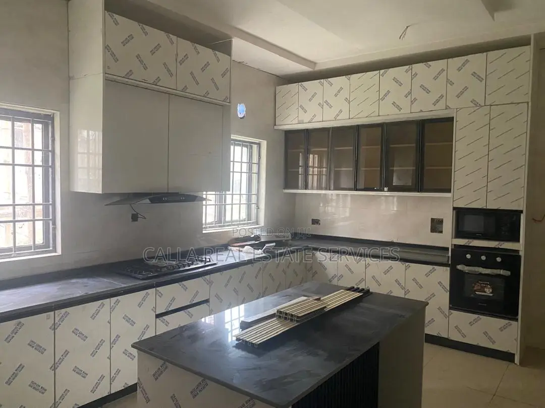 5bdrm Duplex in Dakibiyu for sale
