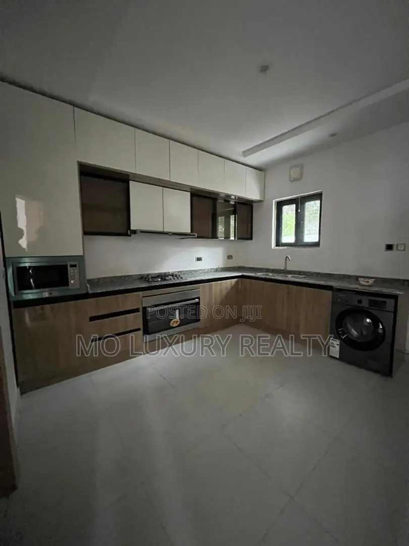 4bdrm Townhouse / Terrace in Parkview Estate for rent